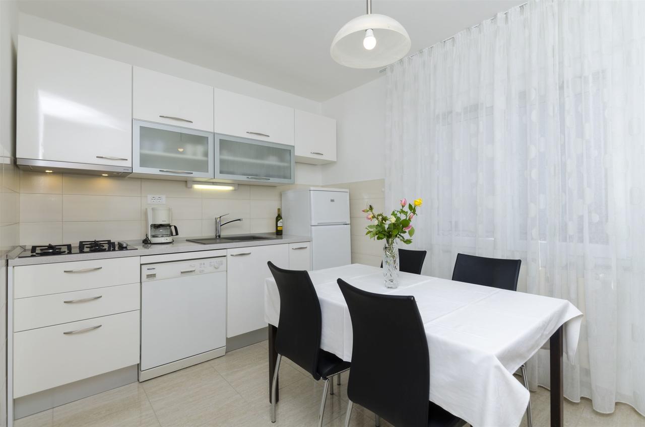 Apartments Karmela Primošten Екстериор снимка